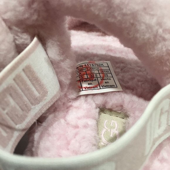 UGG Oh Yeah Fuzzy Sandal Slipper -Seashell Pink Sheepskin -Kids US 1 -NEW - Picture 6 of 7